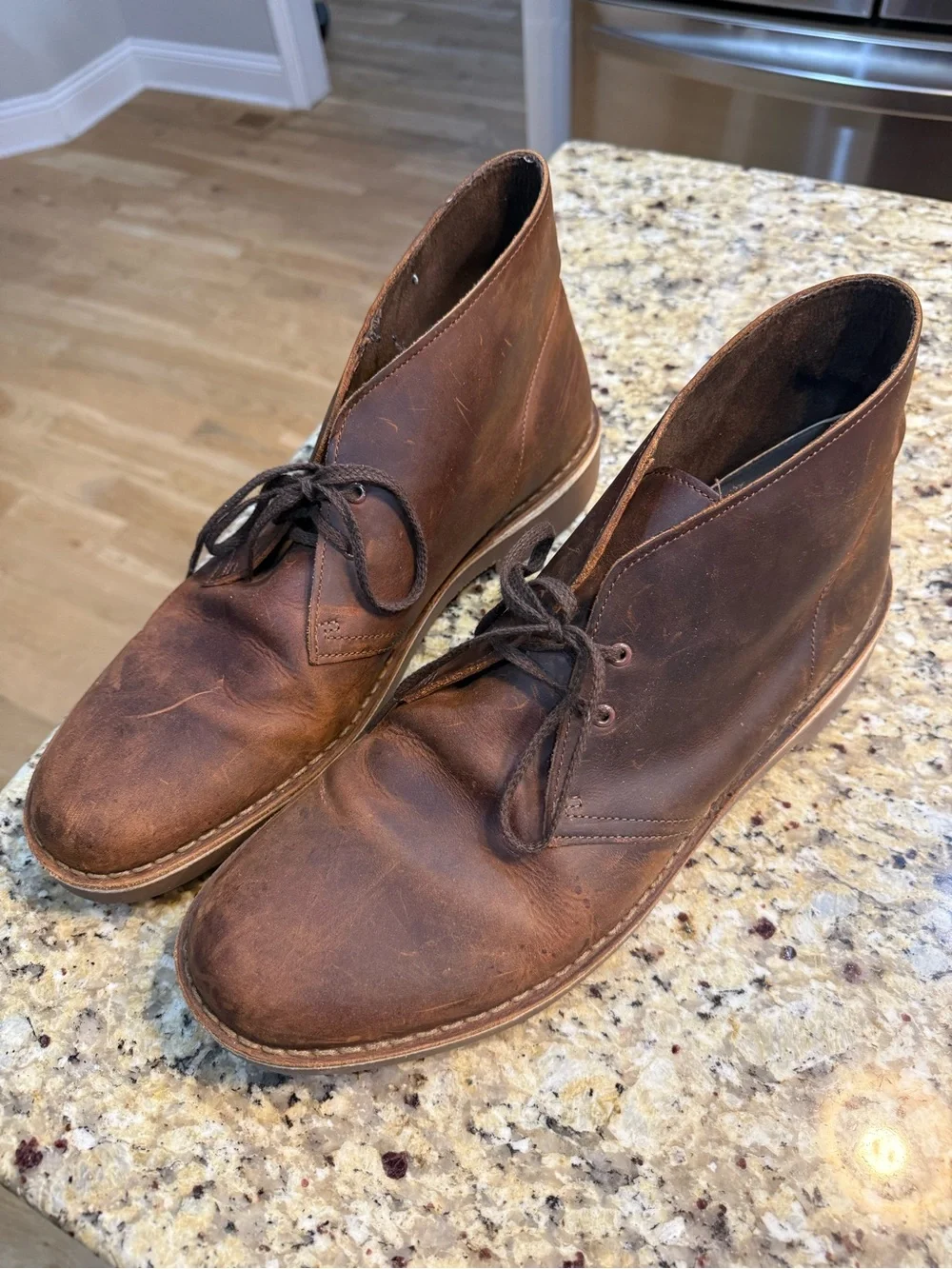 Clarks Men's Brown Leather Chukka Boots - Dark Brown Lace-Up